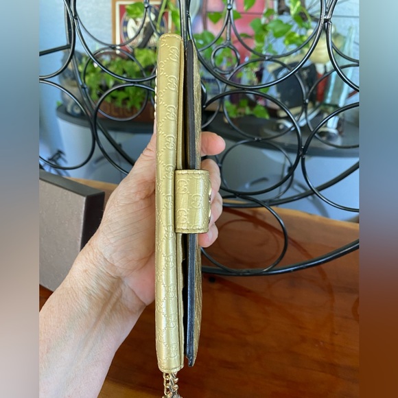 GUCCI Gorgeous Gold Leather Wallet W/Chain, Box. - Picture 4 of 16